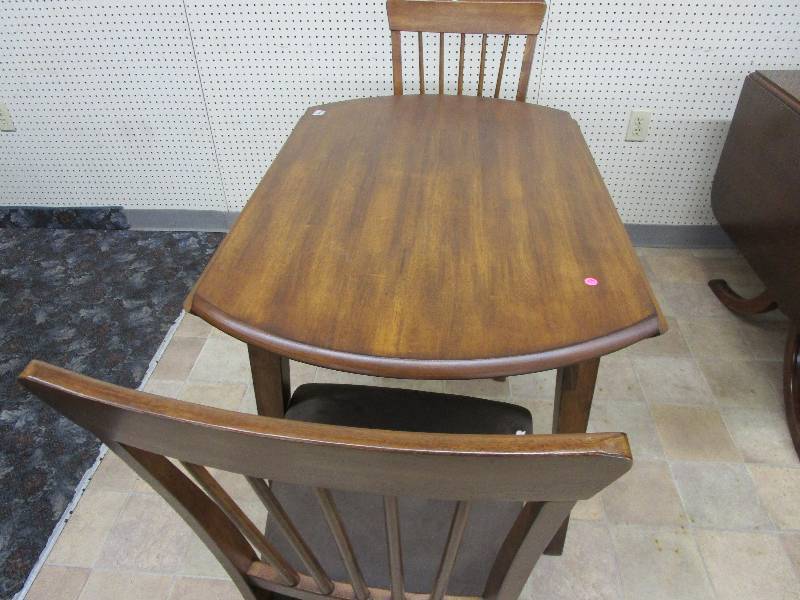 Drop Leaf Table With 2 Chairs - 42.5 R, 26x42.5w with Ends Down, 30.5 H