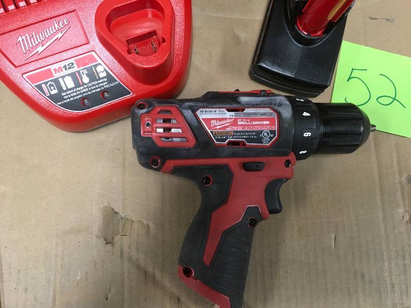 Milwaukee M12 Cordless 38 in. DrillDriver Kit used in good working condition