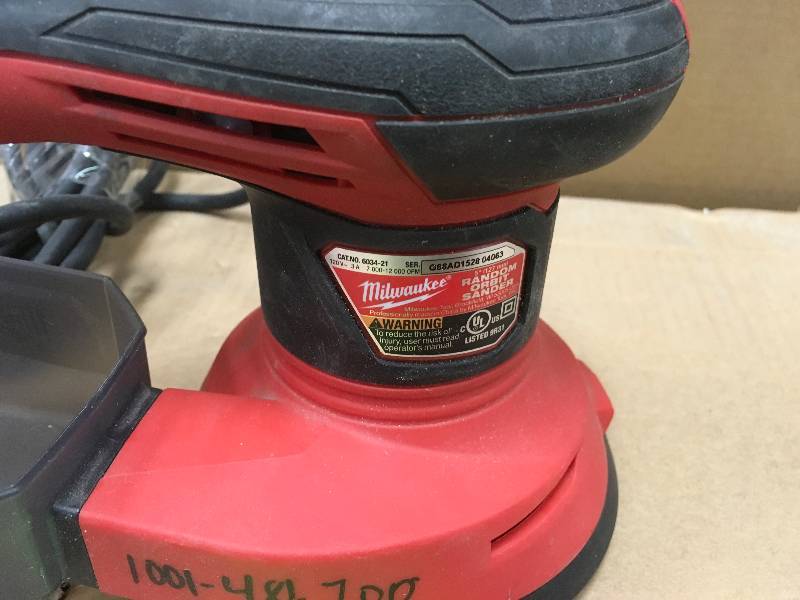Milwaukee 5 12 in Random Orbital Sander used in good working condition missing plastic dust collector