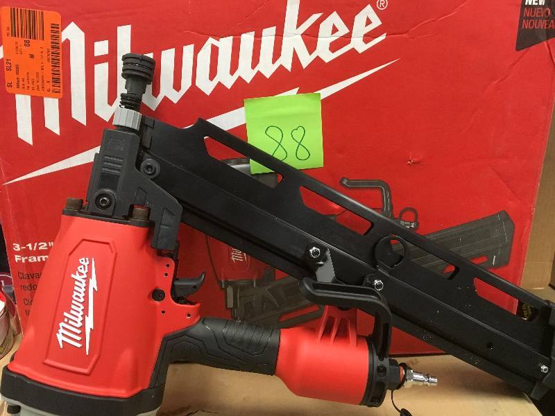 Milwaukee 3-12 Round Head Framing Nailer not used