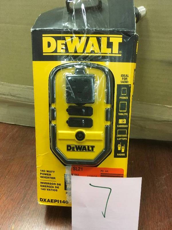 lot 7 image: DeWalt DXAEPI140 104W Power Inverter in like new condition