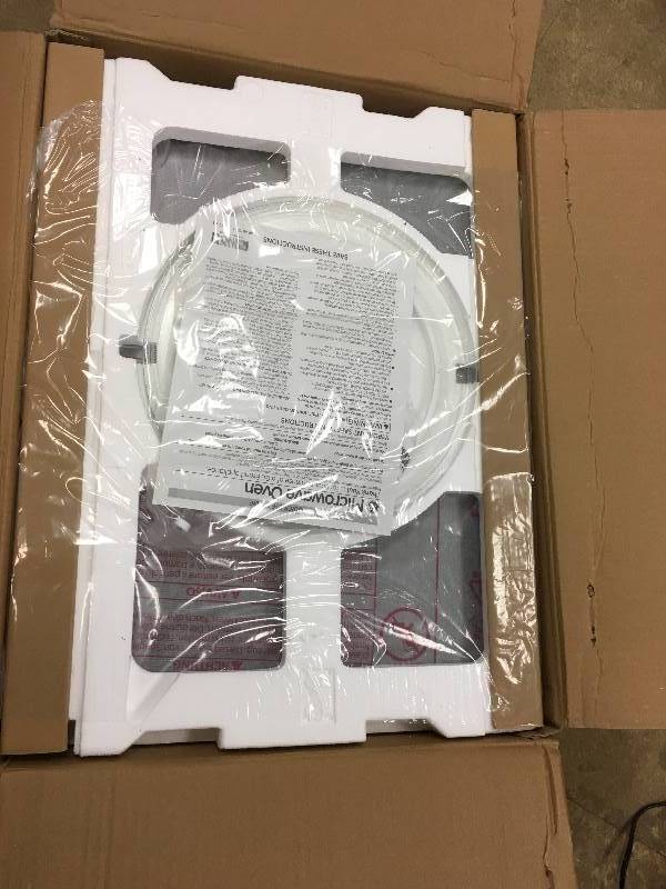lot 68 image: GE 1.4 cu. Ft. 1100-Watt Countertop Microwave in Black not used