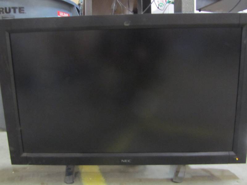 lot 4 image: nec lcd 3215 32in tv