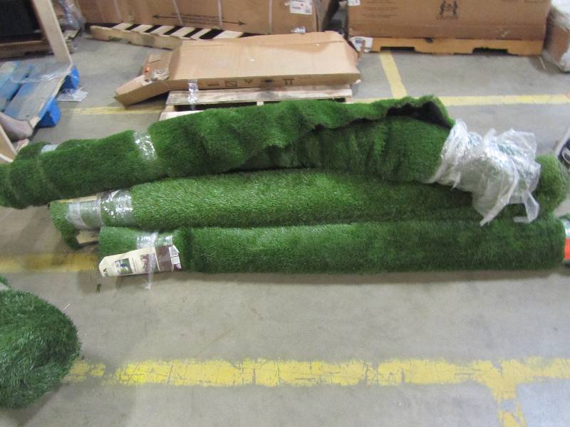lot 32 image: TUNDRA Classic Artificial Turf Grass Rug  6x7.5 (x7)