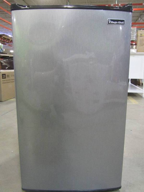 lot 68 image: Magic Chef 3.5 cu. ft. Mini Refrigerator in Stainless Look, ENERGY STAR
