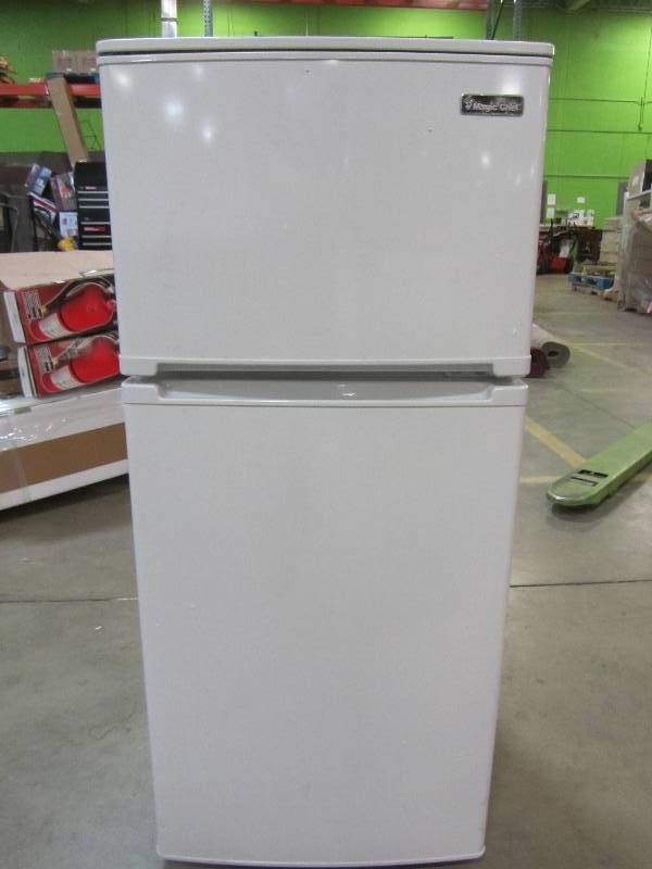 lot 69 image: Magic Chef 4.3 cu. ft. Mini Refrigerator in White