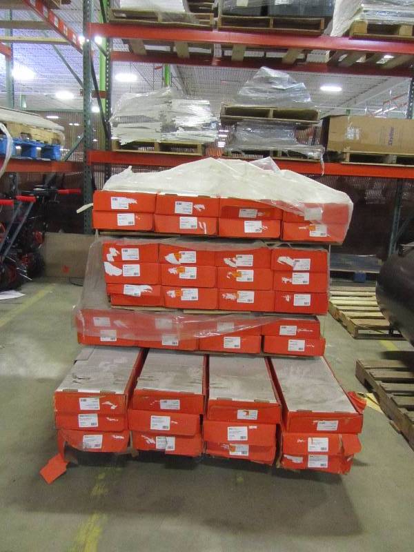 lot 155 image: Trex Select Railing 8ft. x 36in. Horizontal Rail and Baluster Kit (White) (x12)Transcend 6 ft. x 36 in. Composite Classic White Stair Rail Kit(x28)
