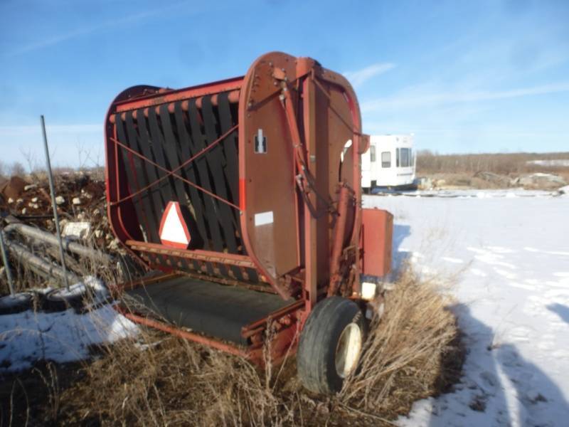 International 241 Round Baler