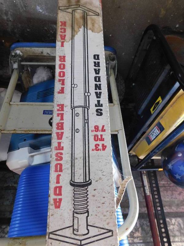 lot 14 image: ADJUSTABLE FLOOR JACK
