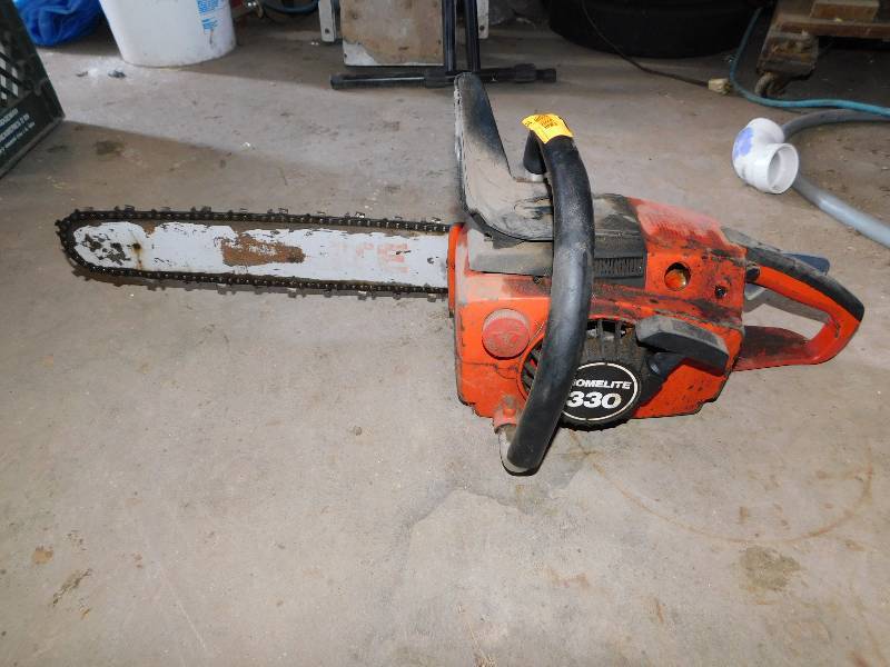 lot 30 image: HOMELITE CHAINSAW
