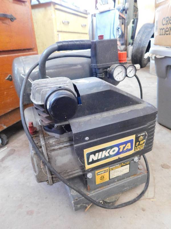 lot 26 image: NIKOTA INDUSTRIAL 2HP AIR COMPRESSOR TWIN TANK
