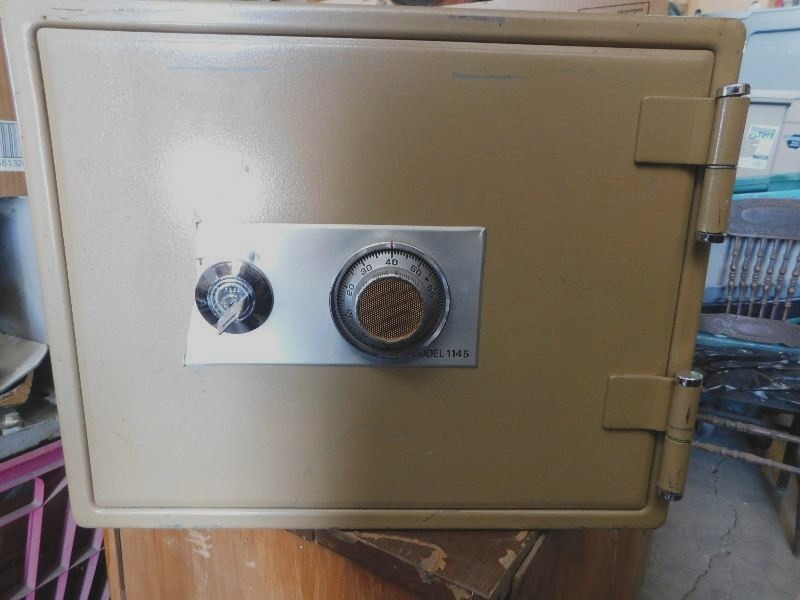 lot 19 image: FIRE SAFE, MODEL 1145, WITH KEYS AND COMBINATION