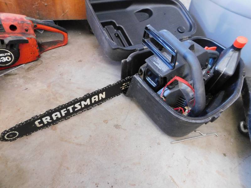 lot 27 image: CRAFTSMAN CHAINSAW AND CASE