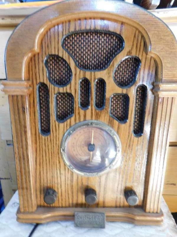 lot 28 image: CROSLEY 1940 REPLICA RADIO