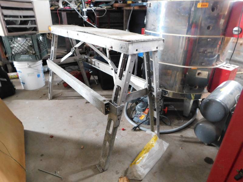 lot 32 image: METAL SAW HORSEWORK BENCH SPACE