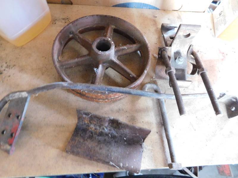 lot 57 image: VINTAGE METAL PULLEY WHEEL AND OTHER ITEMS