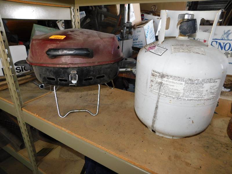 lot 70 image: PROPANE TANK AND SMALL GRILL