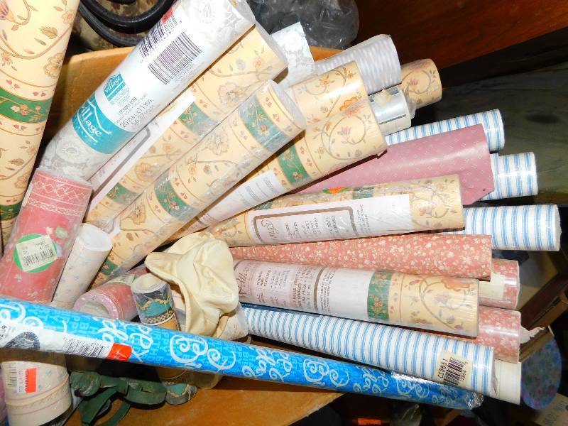 lot 84 image: ROLLS OF WALLPAPER AND BOARDERS