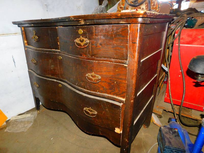 lot 86 image: ANTIQUE DRESSER  CHEST OF DRAWERS