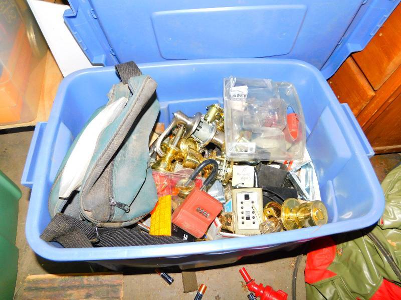 lot 93 image: TOTE OF DOOR KNOBS AND MISC HARDWARE