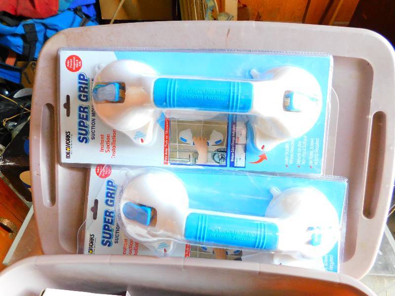 lot 119 image: MISC HOUSEHOLD ITEMS, OFFICE ITEMS, SUPER GRIPPERS