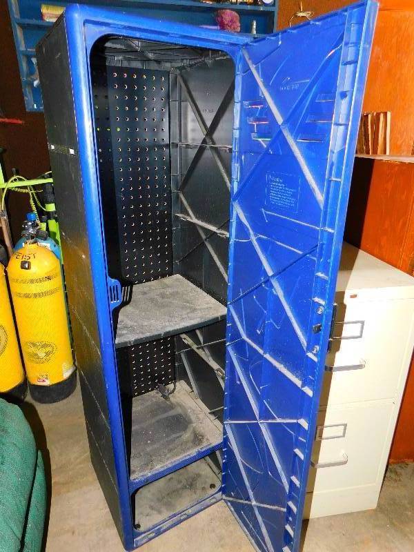 lot 116 image: COWBOYS LOCKER