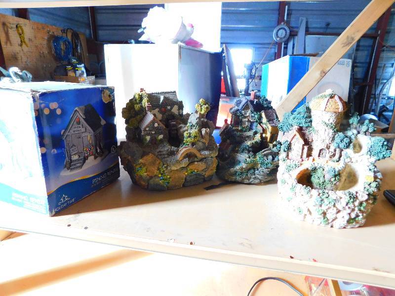lot 121 image: FIGURINES