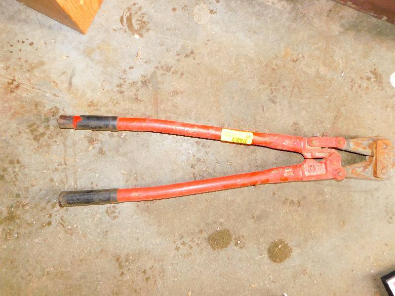 lot 125 image: BOLT CUTTER