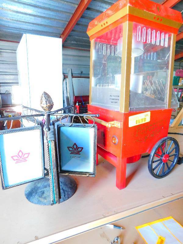 lot 135 image: NOSTALGIA POP CORN POPPER, PICTURE FRAME