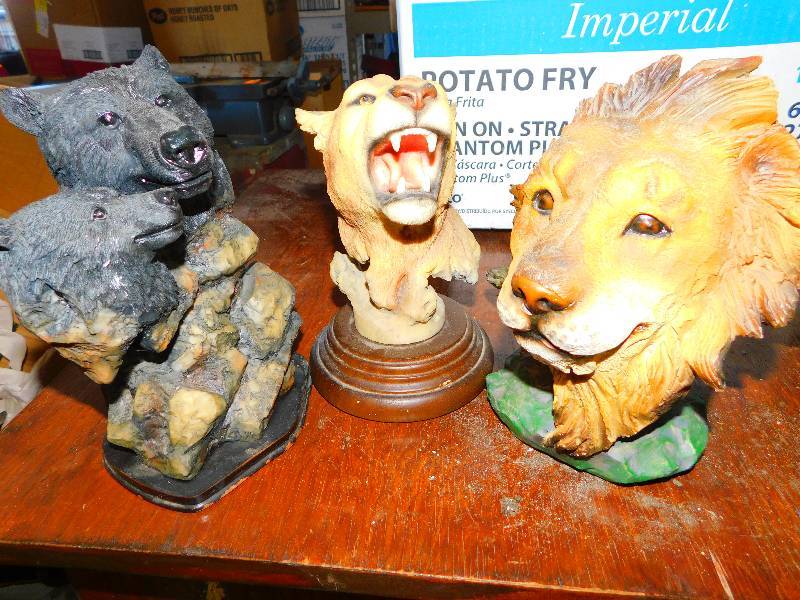 lot 142 image: FIGURINES, ANIMAL HEADS