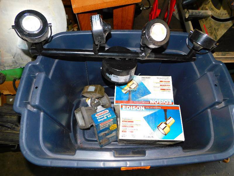 lot 151 image: TOTE WITH TRACK LIGHTING ITEMS