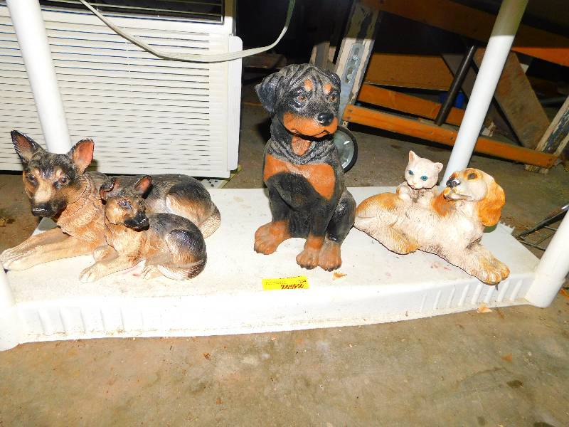lot 154 image: DOG FIGURINES