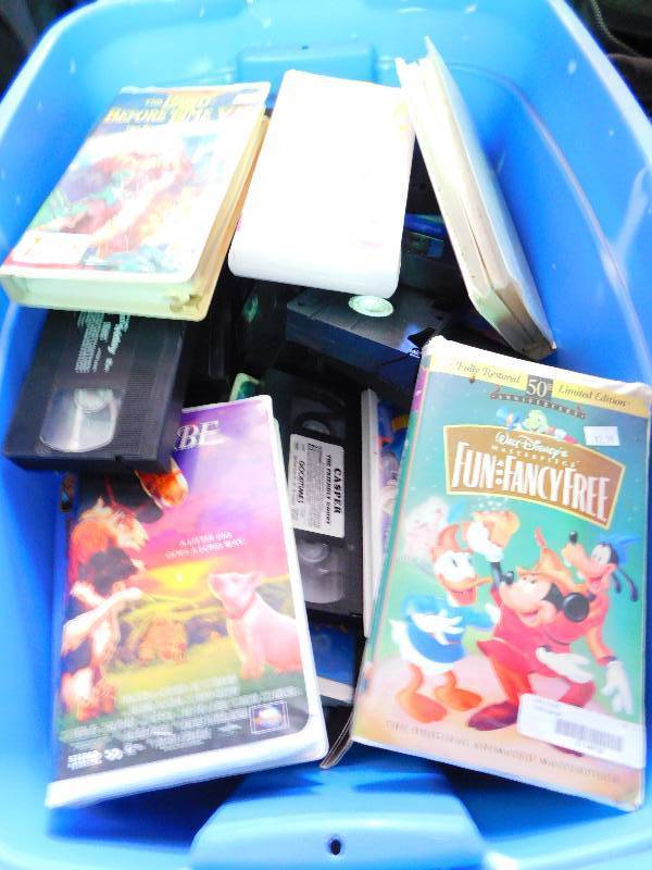 lot 170 image: TOTE OF VCR TAPESMOVIES