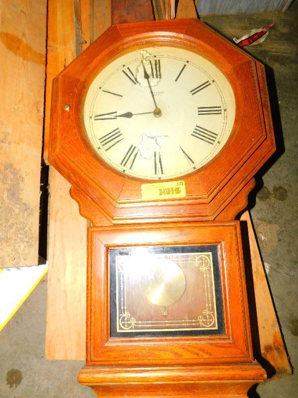 lot 172 image: VINTAGE STYLE PENDULUM CLOCK