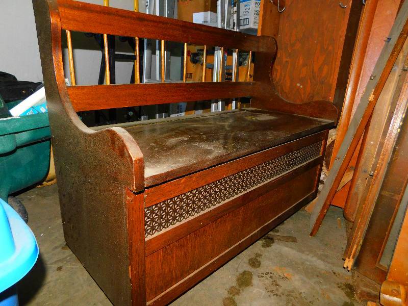 lot 173 image: WOOD STORAGE BENCH