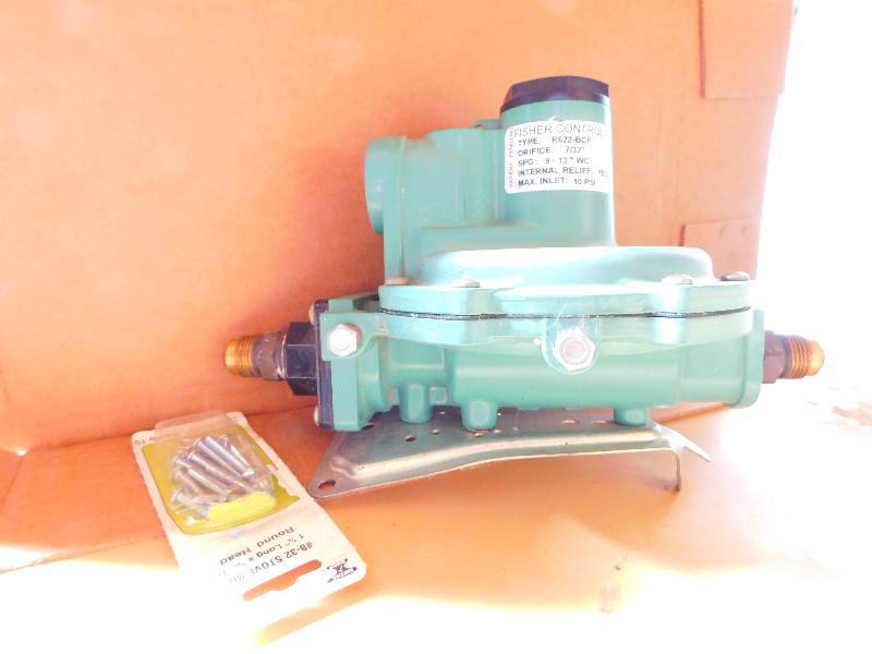 lot 56 image: PUMPS AND MISC TOOLS