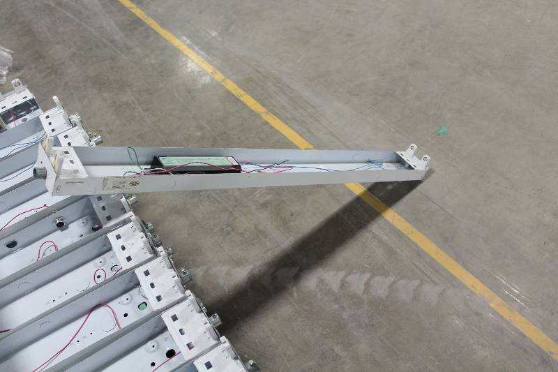 lot 64 image: Lot of (10) Magnetek Triad 4ft. Shop Light Electronic Ballasts