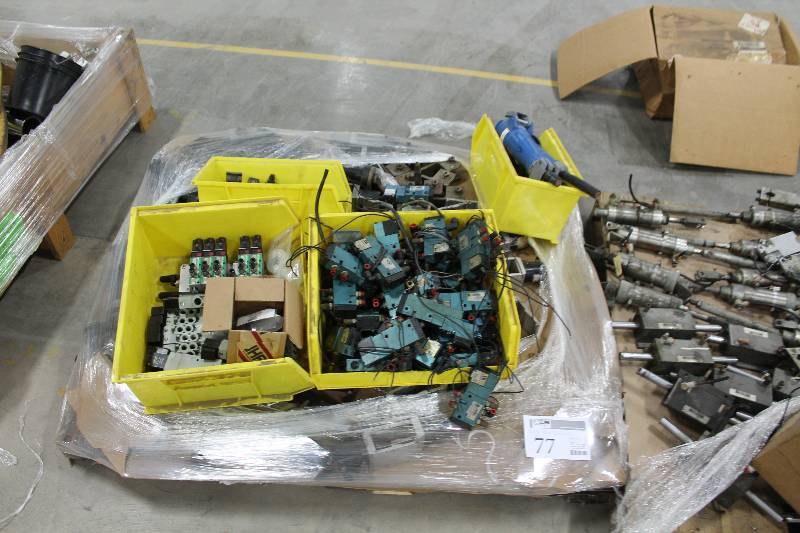 lot 77 image: Misc Electrical