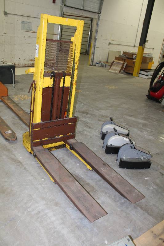 lot 10 image: Standing Automated Forks