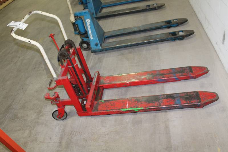 lot 13 image: Bishamon LV50 Pallet Jack
