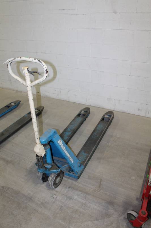 lot 12 image: Pallet Jack