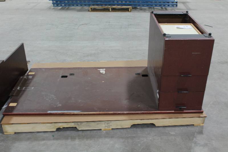lot 83 image: Office Desk Section w File Cabinet