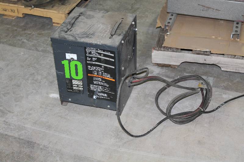 lot 18 image: GNB 24V Battery Charger