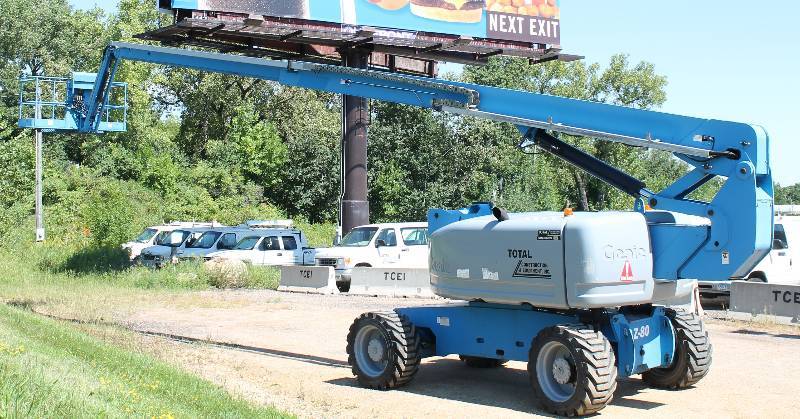 lot 1 image: Genie  Z 80 60 Articulating Boom Lift