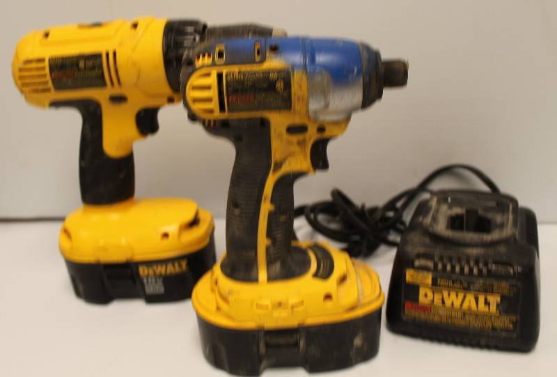 lot 17 image: Set Of 2 Dewalt Cordless Tools