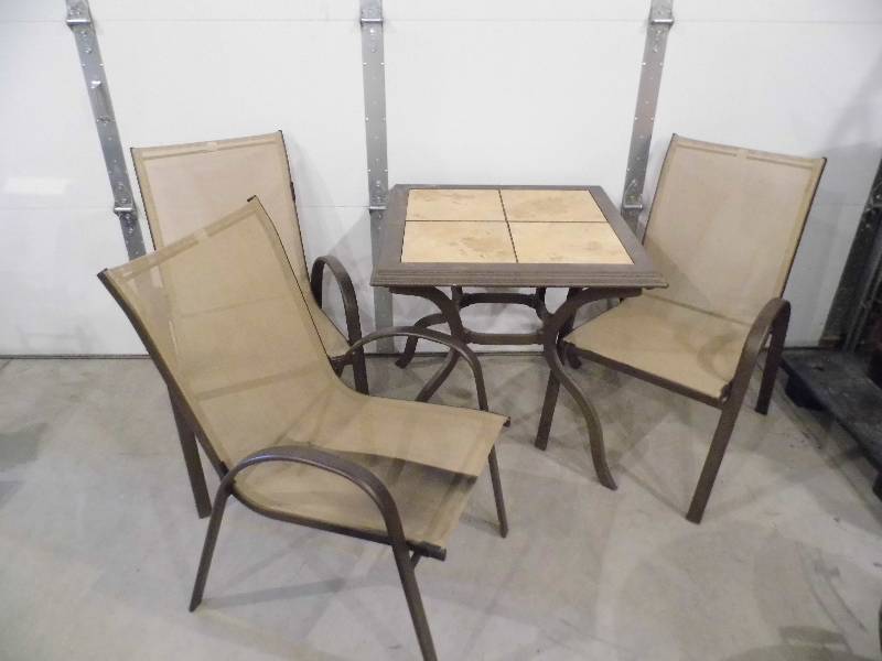 Patio Table w 3 Chairs