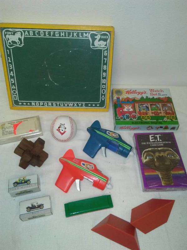 lot 13 image: Vintage Toys