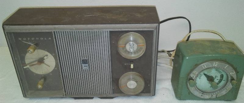 lot 15 image: Motorola Radio Intermatic Time