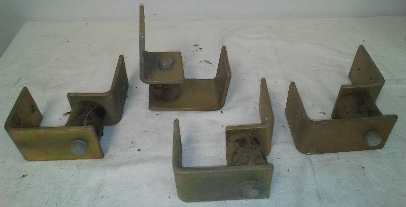 lot 23 image: Set of 4 Rubber Suspension lifts