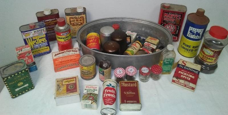 lot 30 image: Vintage Home and Garden Products